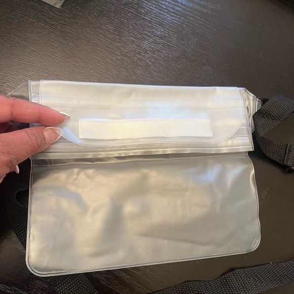 Cruise Accessory Waterproof Pouch with Waist Strap Waist Pack - Picture 11 of 12